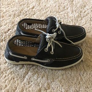 Navy blue Sperry’s